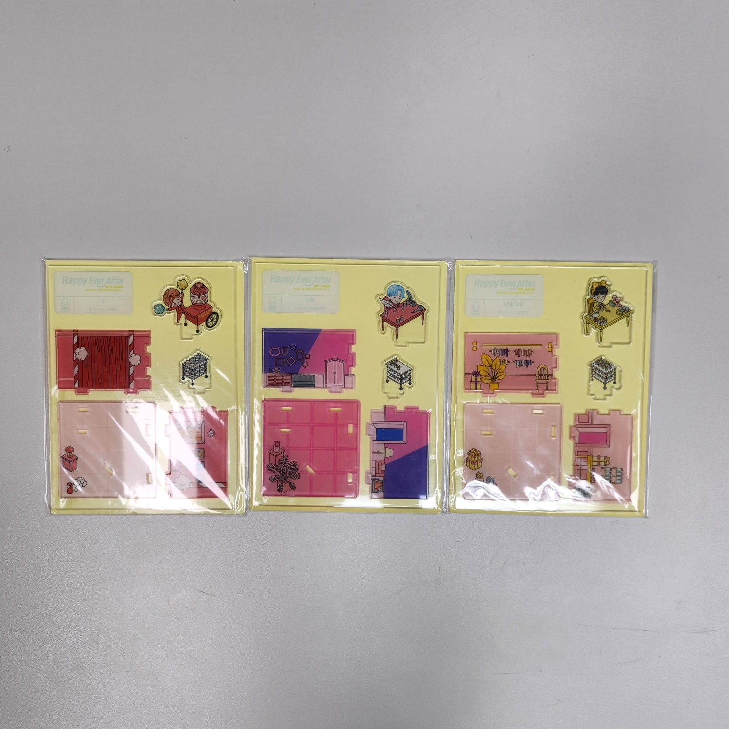 MUSTER HAPPY EVER AFTER BTS JAPAN Mini Acrylic Stand (RANDOM)